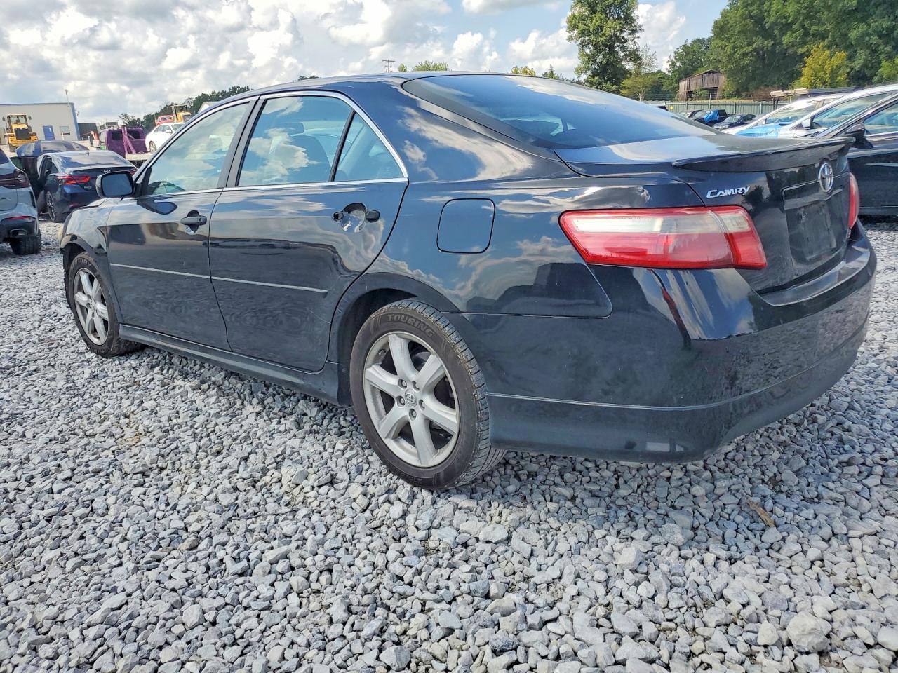 2007 Toyota Camry Se - Image 2
