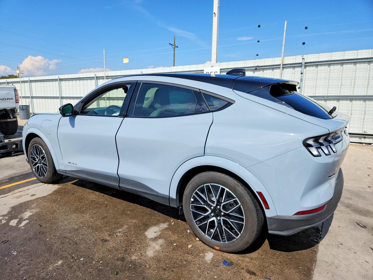 2025 Ford Mustang Mach-E Premium - Фото 2