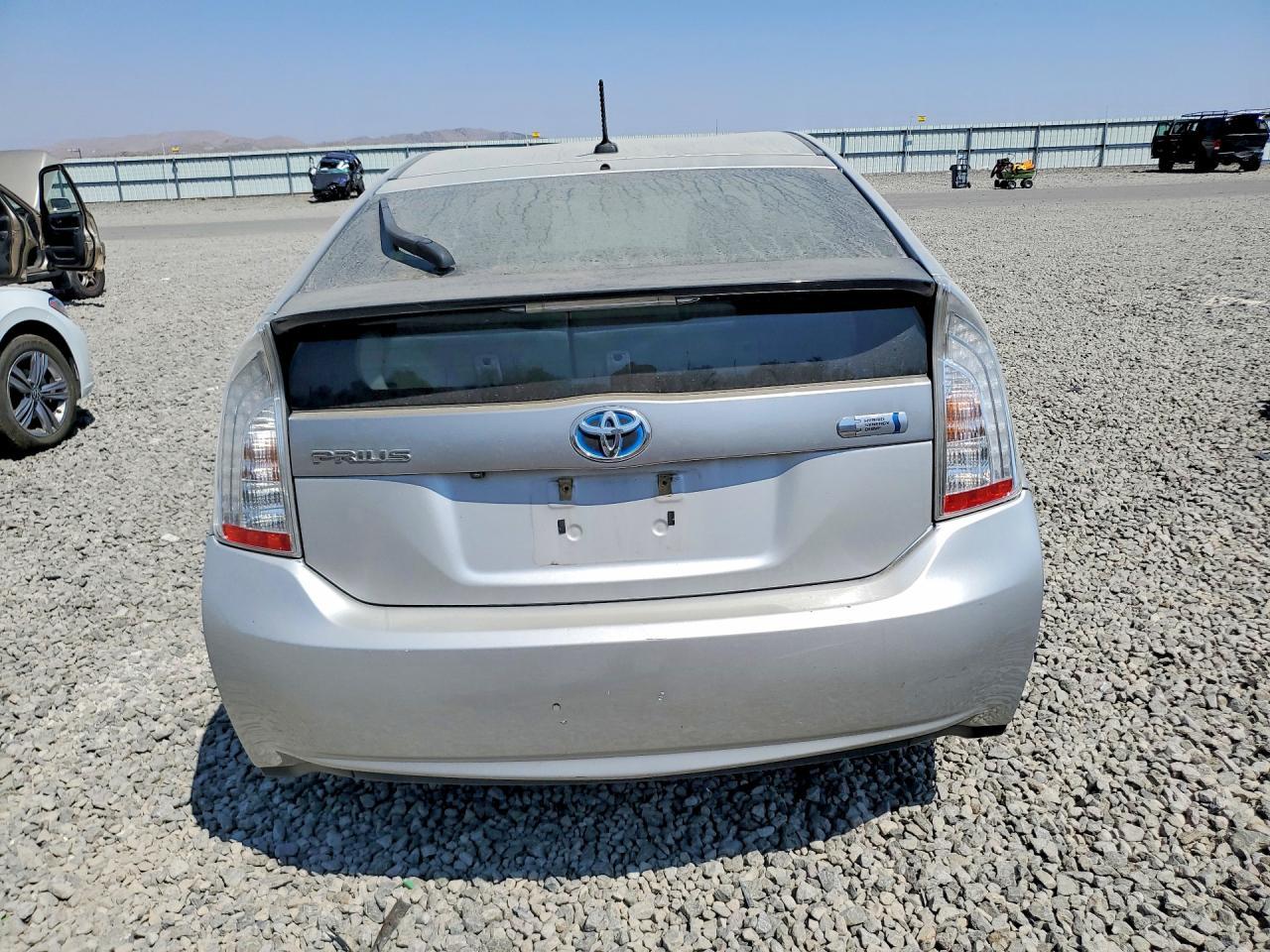 2013 Toyota Prius Plug-In Hybrid Base - Image 6