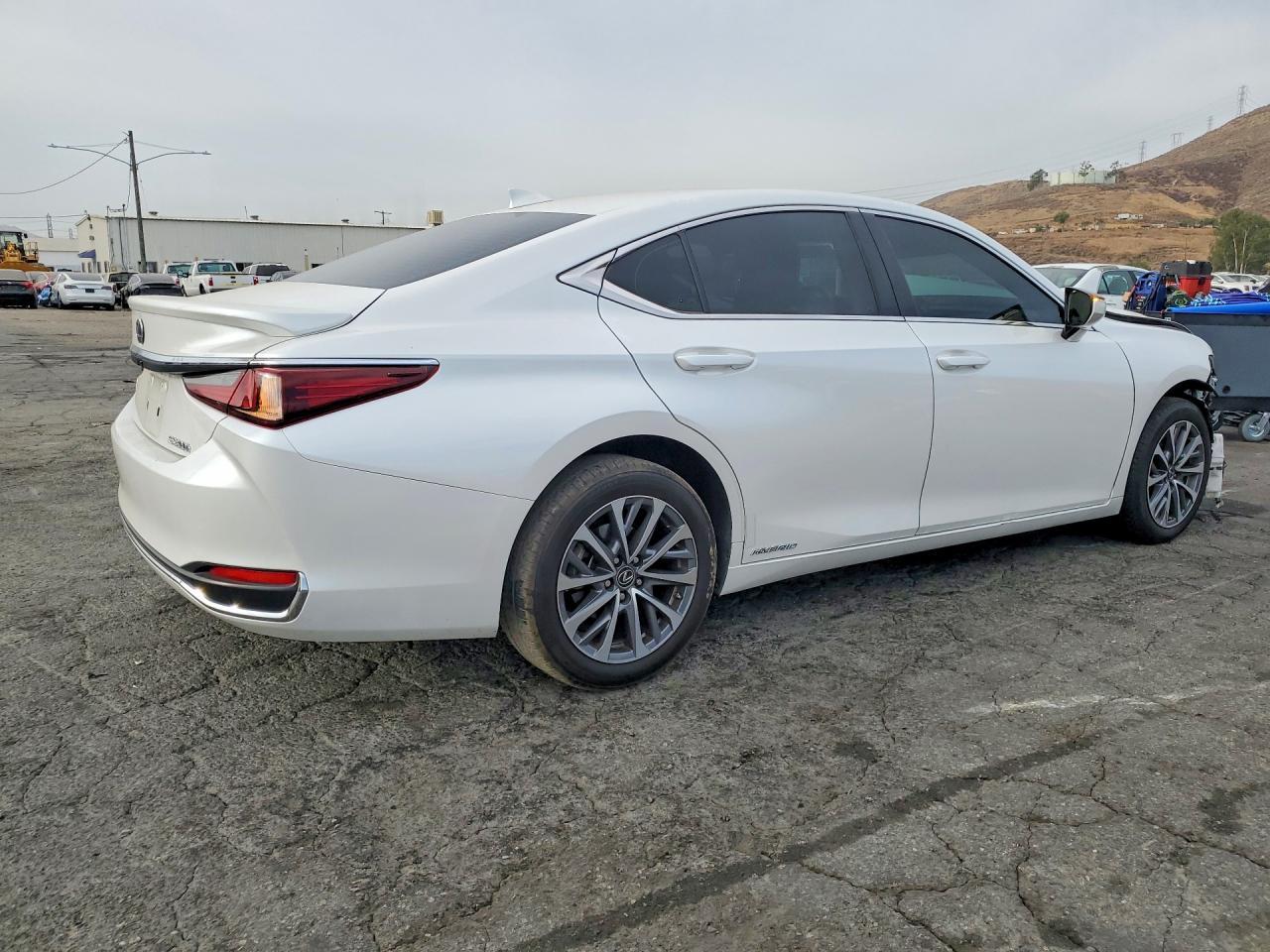2022 Lexus Es 300H Base - Фото 3