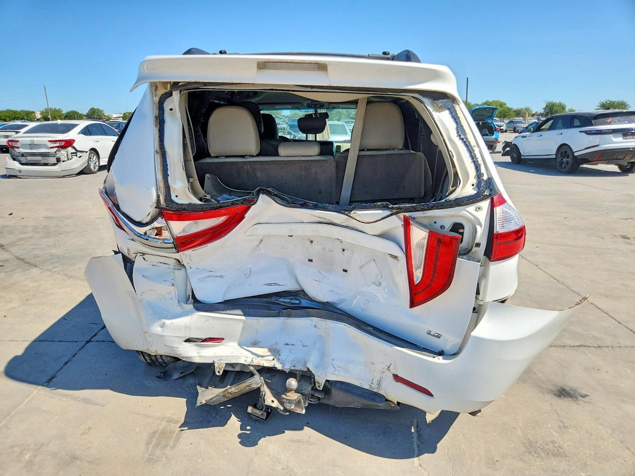 2015 Toyota Sienna Le - Image 6