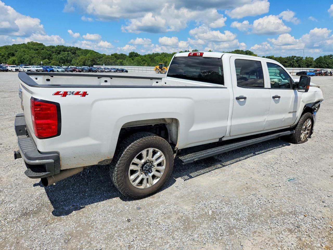 2018 Chevrolet Silverado K3500 - Image 3