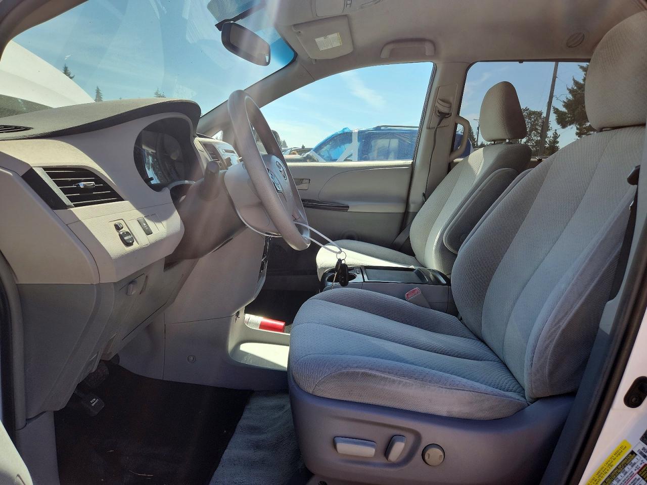 2011 Toyota Sienna Le - Фото 7