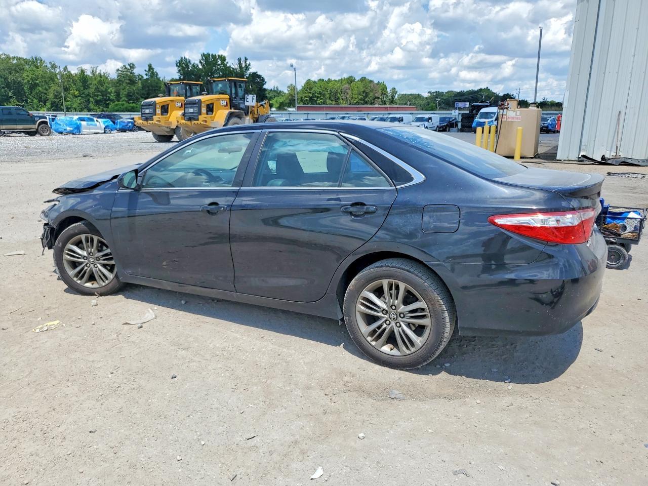 2017 Toyota Camry Se - Фото 2