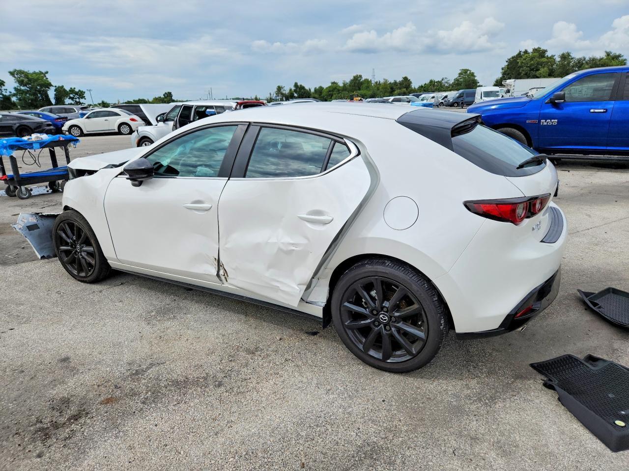 2026 Mazda 3 Preferred - Фото 2