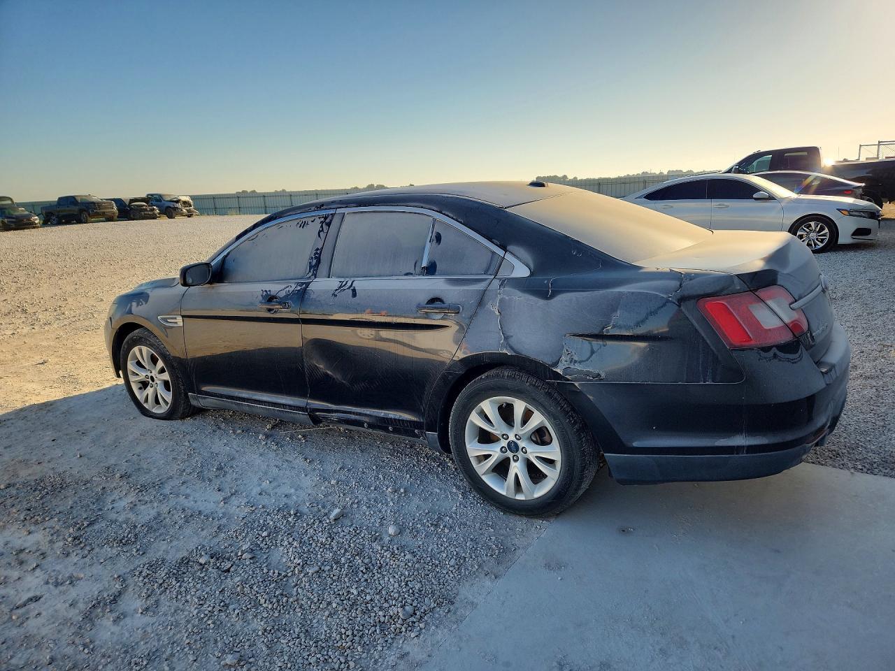 2011 Ford Taurus Sel - Image 2
