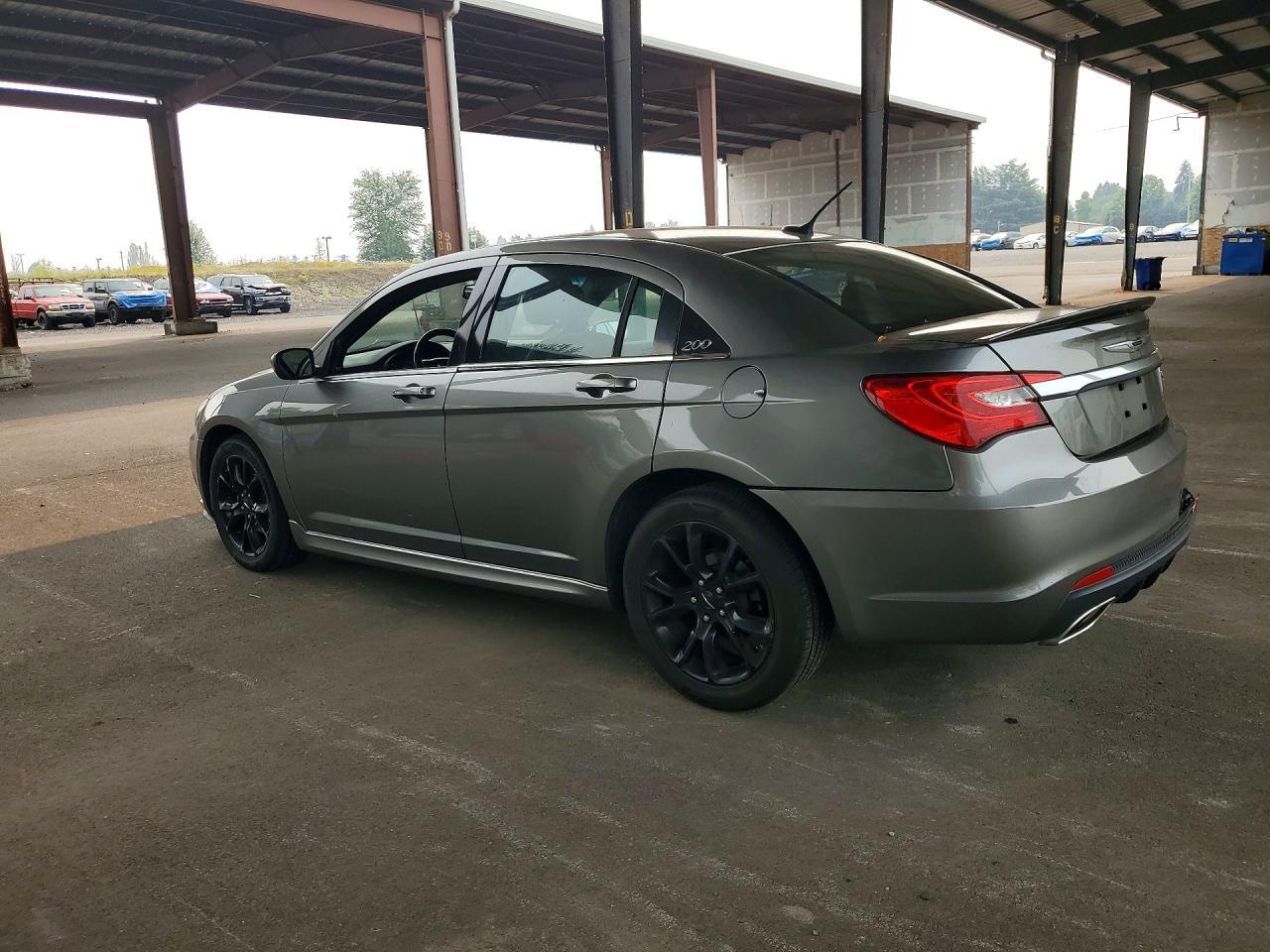 2013 Chrysler 200 Limited - Image 2