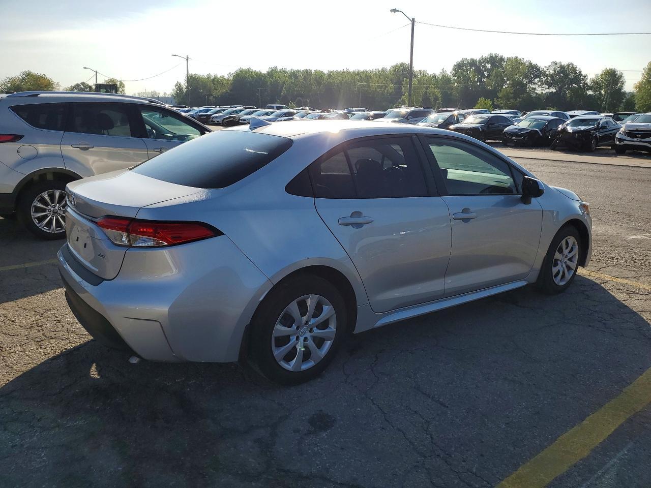 2025 Toyota Corolla Le - Фото 3