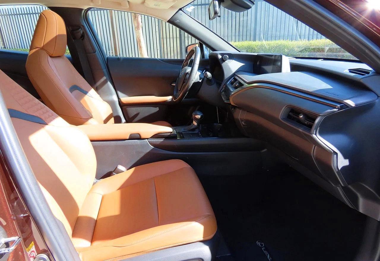 2019 Lexus Ux 200 - Image 5