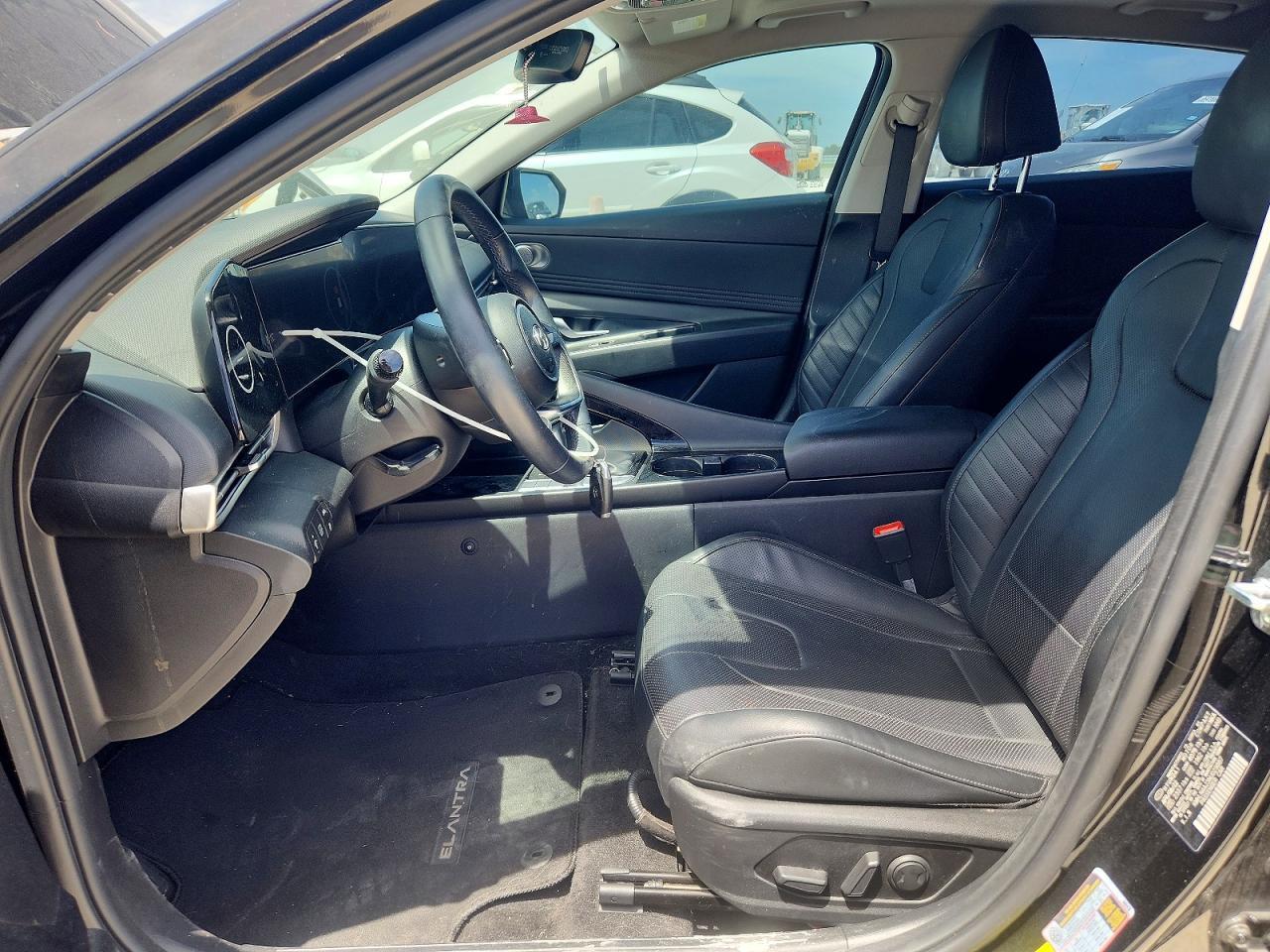 2022 Hyundai Elantra Limited - Image 7