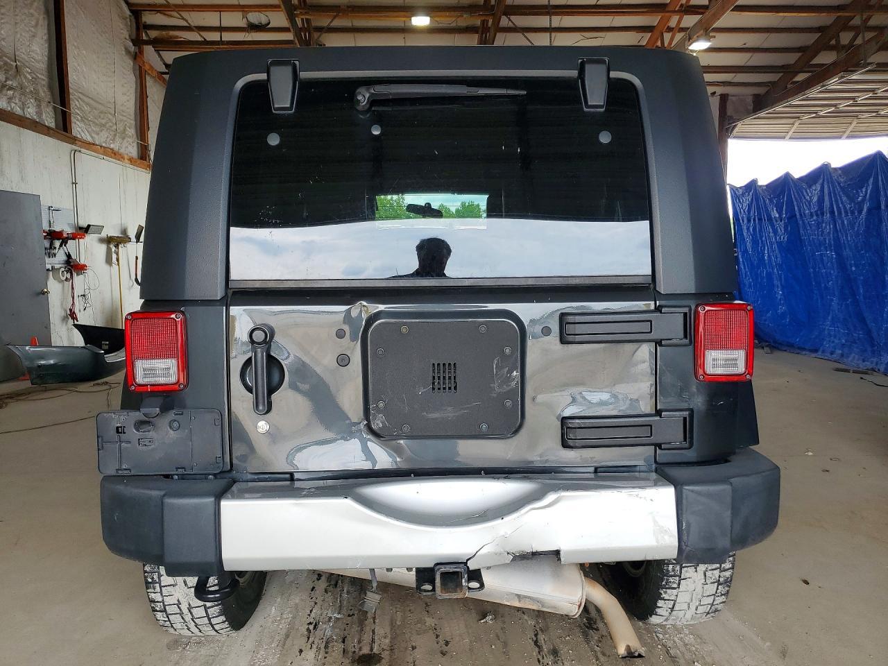 2010 Jeep Wrangler Unlimited Sahara - Фото 6