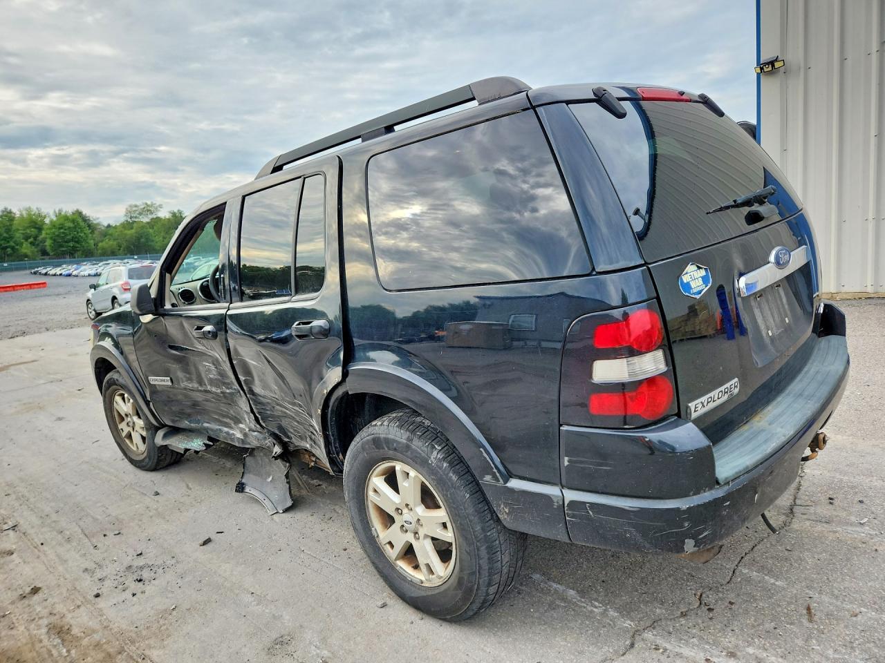 2007 Ford Explorer Xlt - Image 2