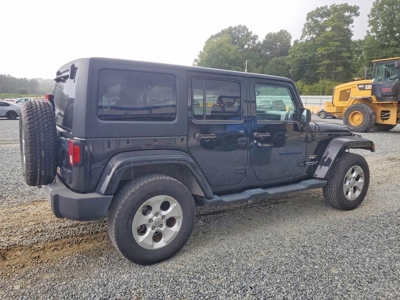 2013 Jeep Wrangler Unlimited Sahara - Image 3