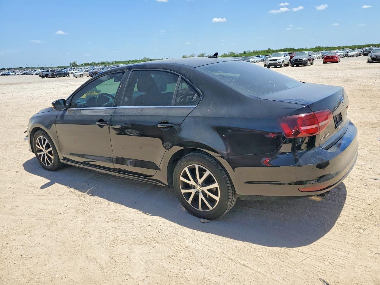 2017 Volkswagen Jetta Se - Image 2
