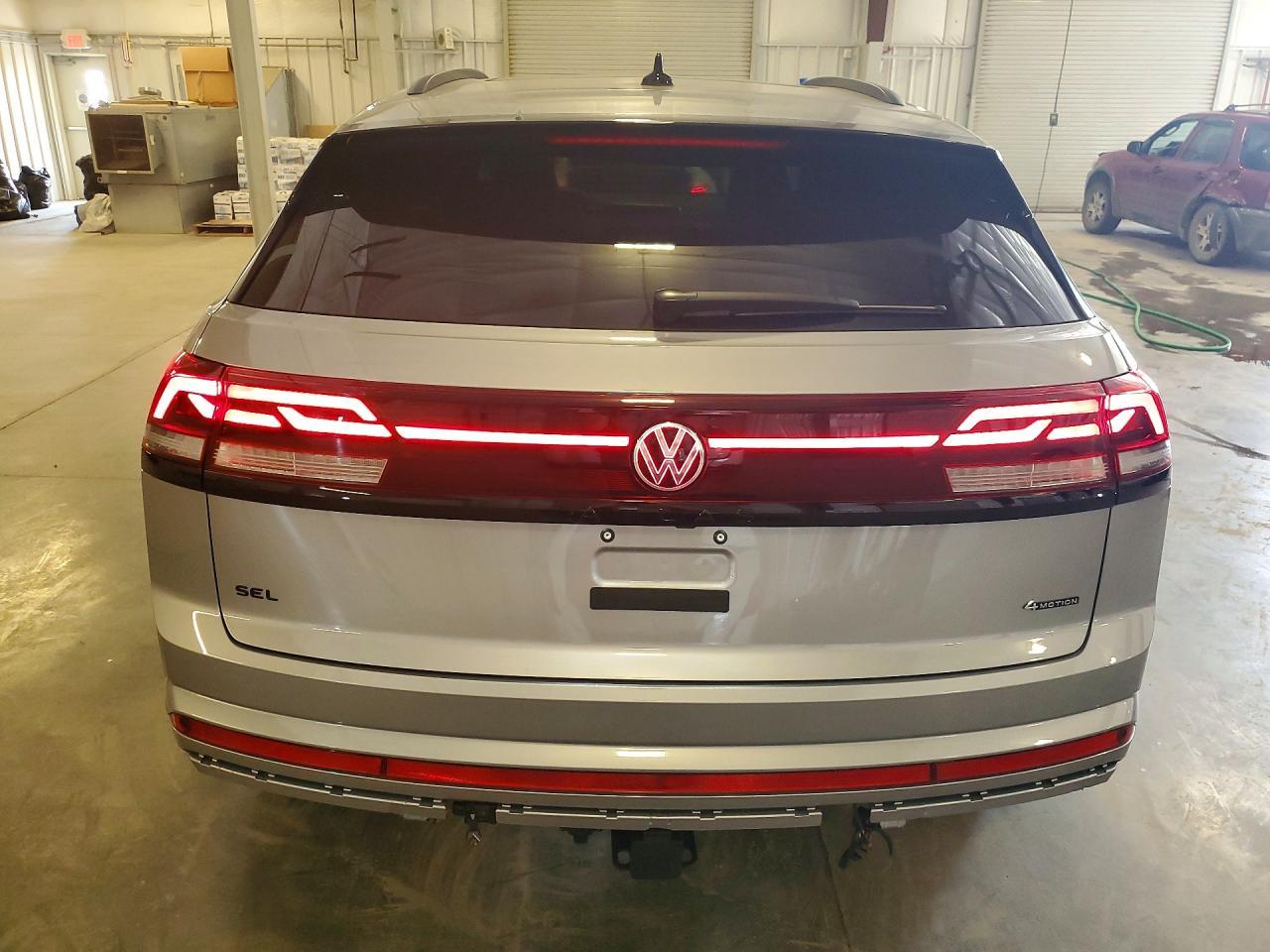 2026 Volkswagen Atlas Cross Sport Sel R-Line Black - Image 6
