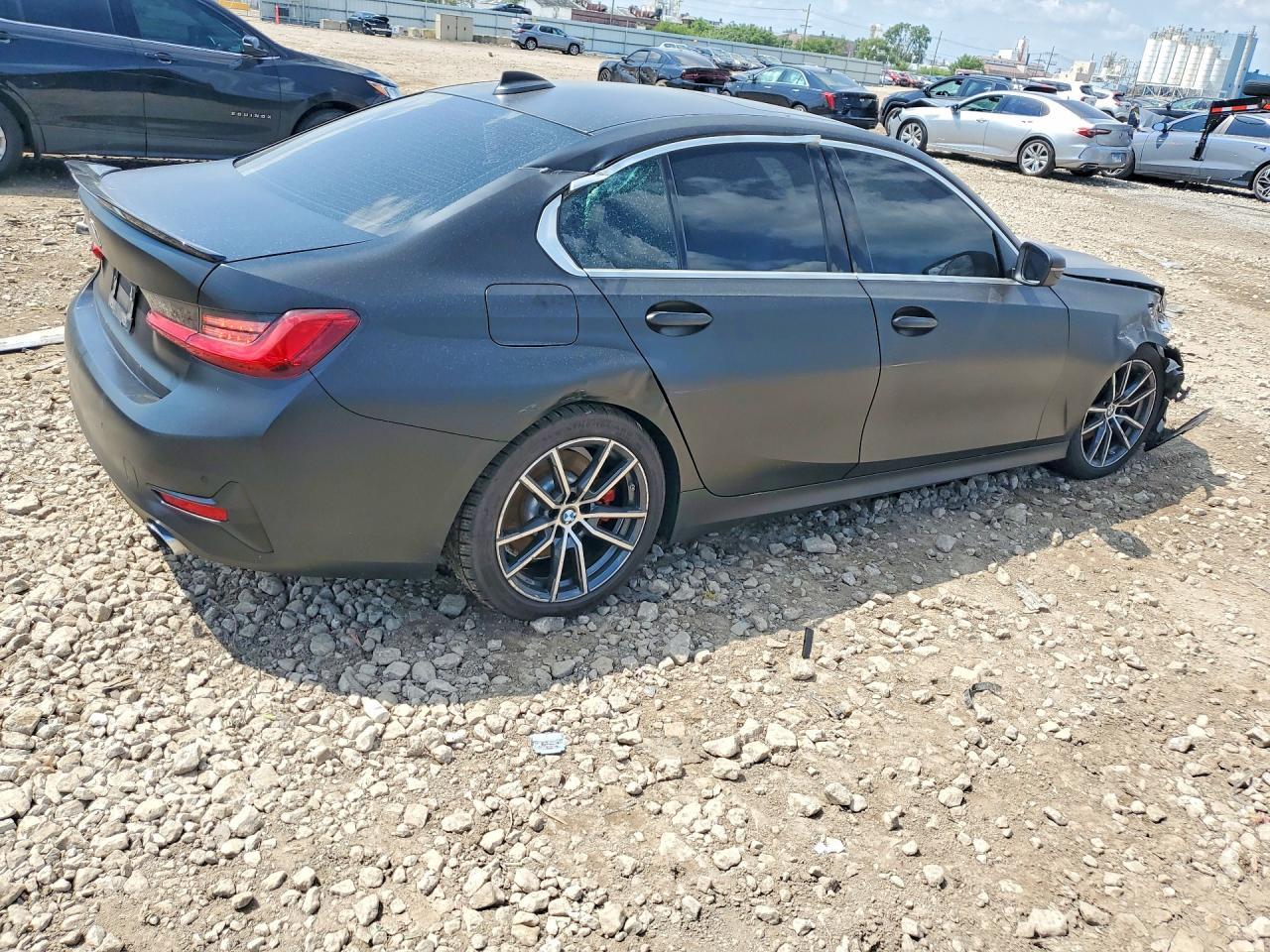 2019 BMW 330Xi - Фото 3