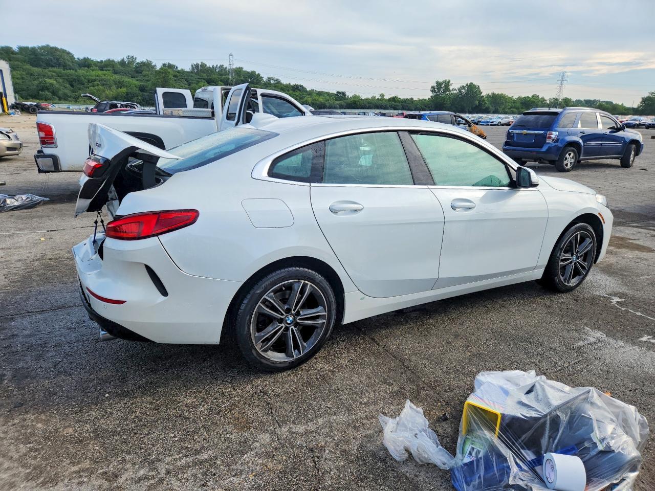 2022 BMW 228I - Фото 3