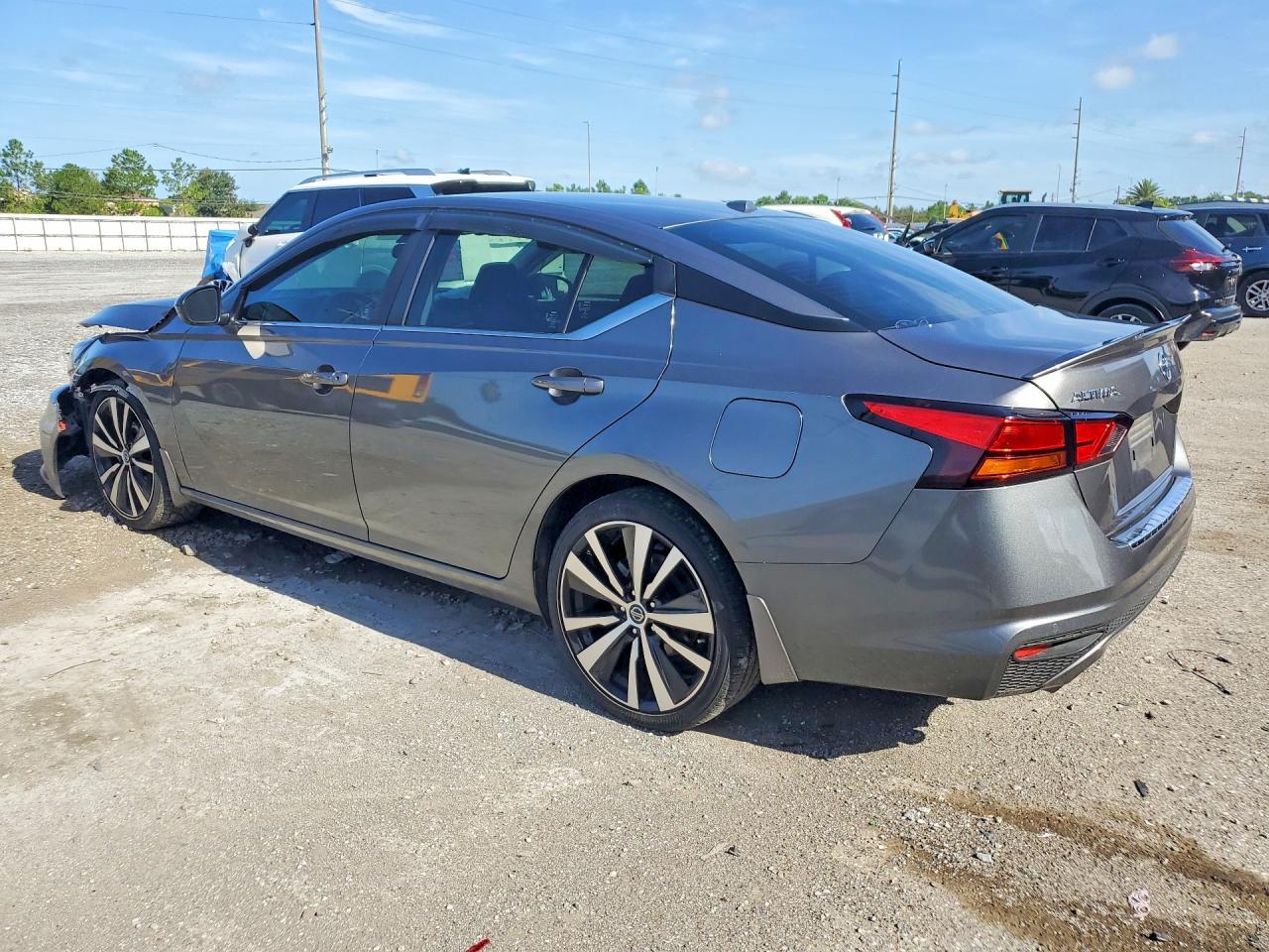 2022 Nissan Altima Sr - Фото 2