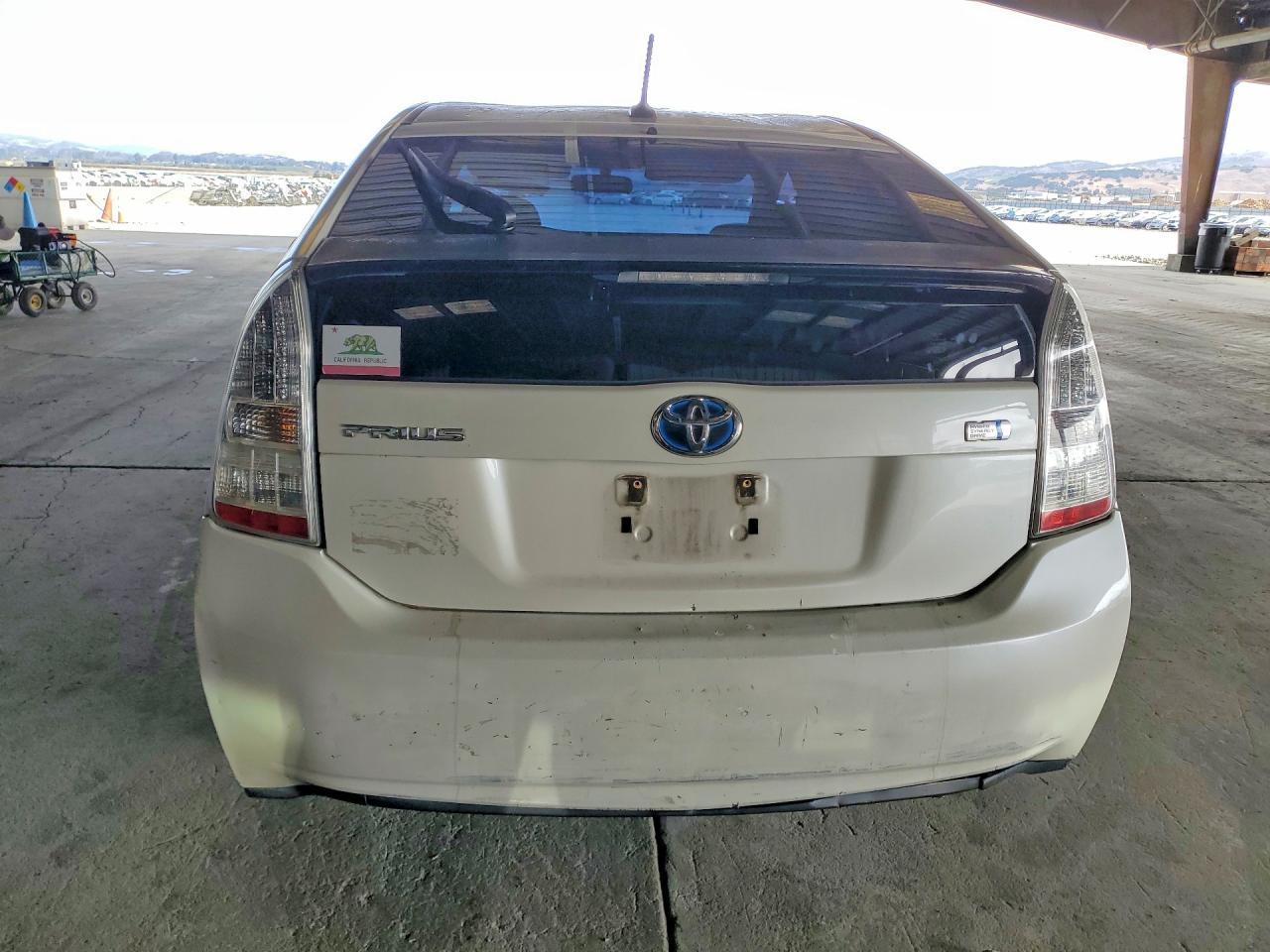 2011 Toyota Prius Three - Фото 6