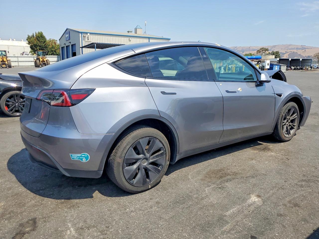 2025 Tesla Model Y - Image 3