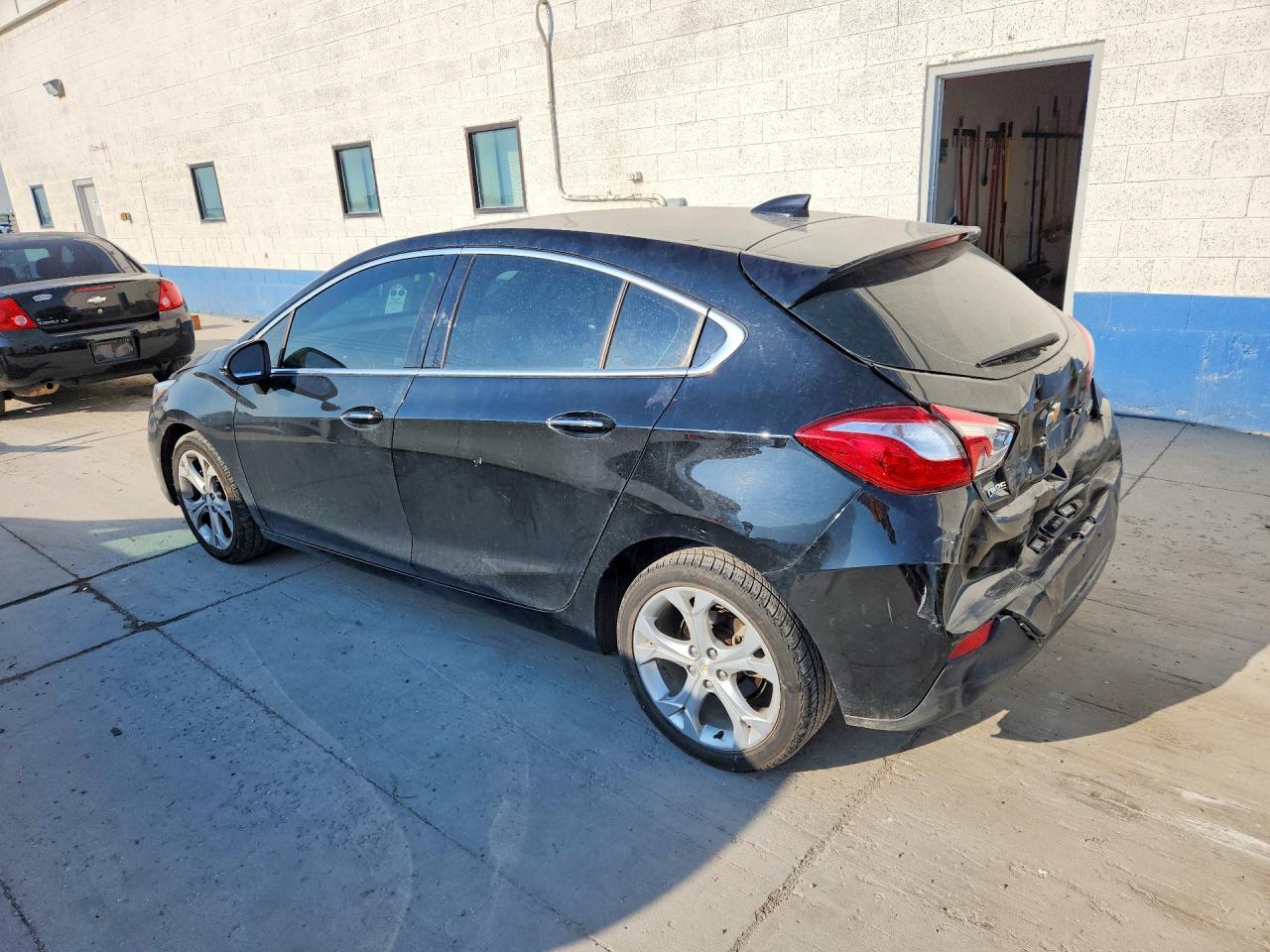 2018 Chevrolet Cruze Premier - Image 2