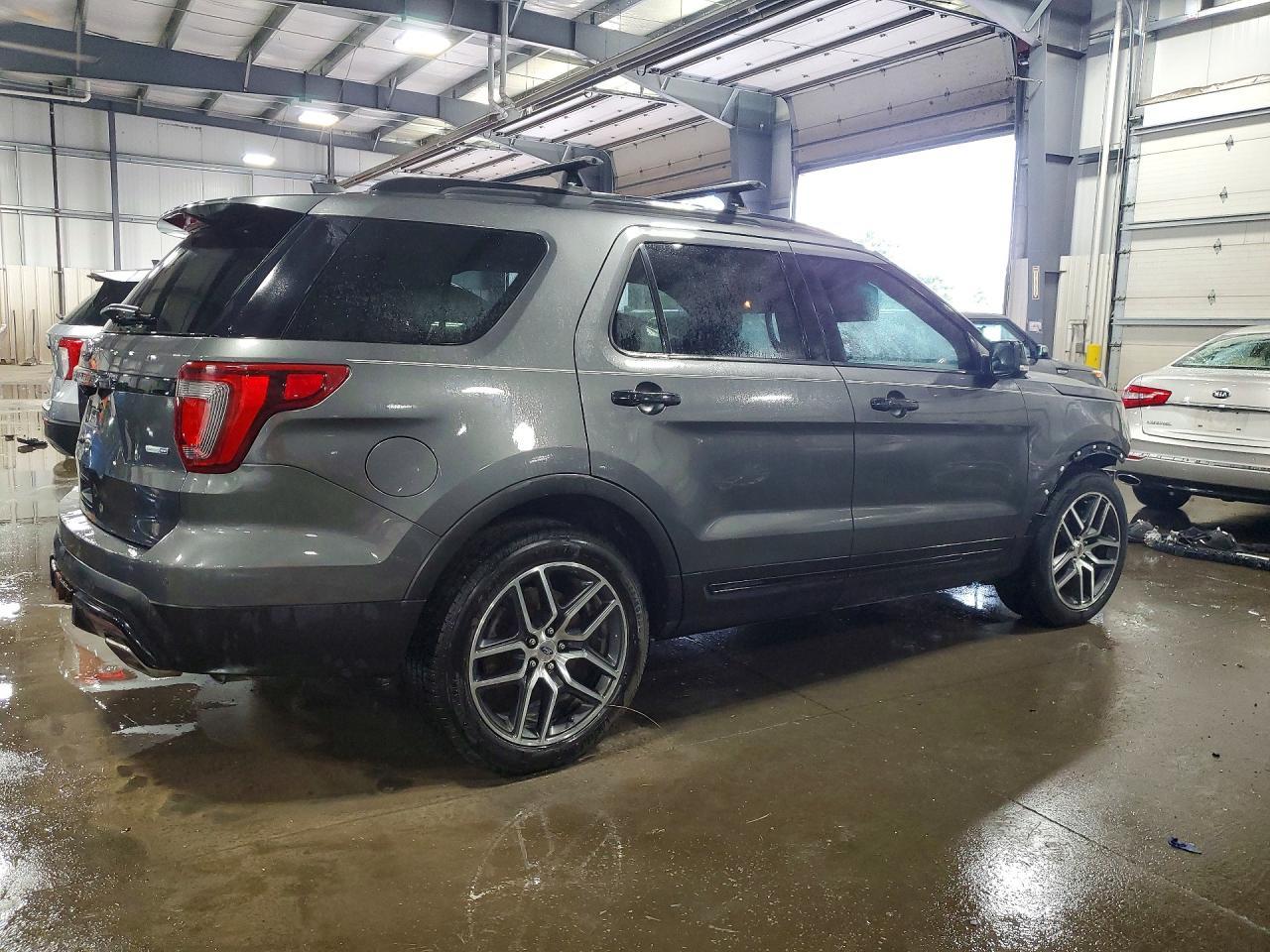 2016 Ford Explorer Sport - Фото 3
