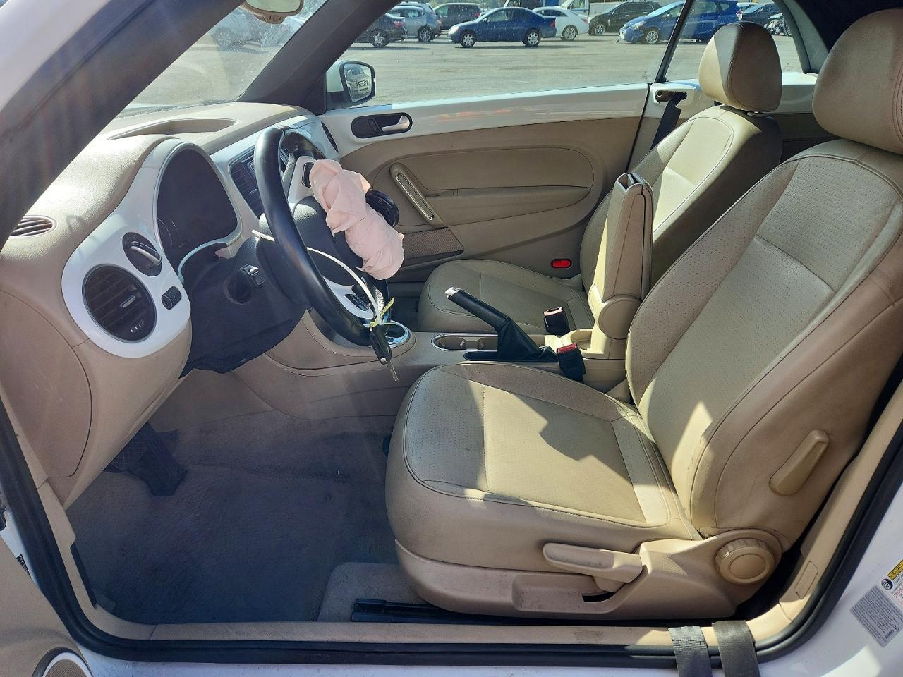 2016 Volkswagen Beetle S/Se - Фото 7