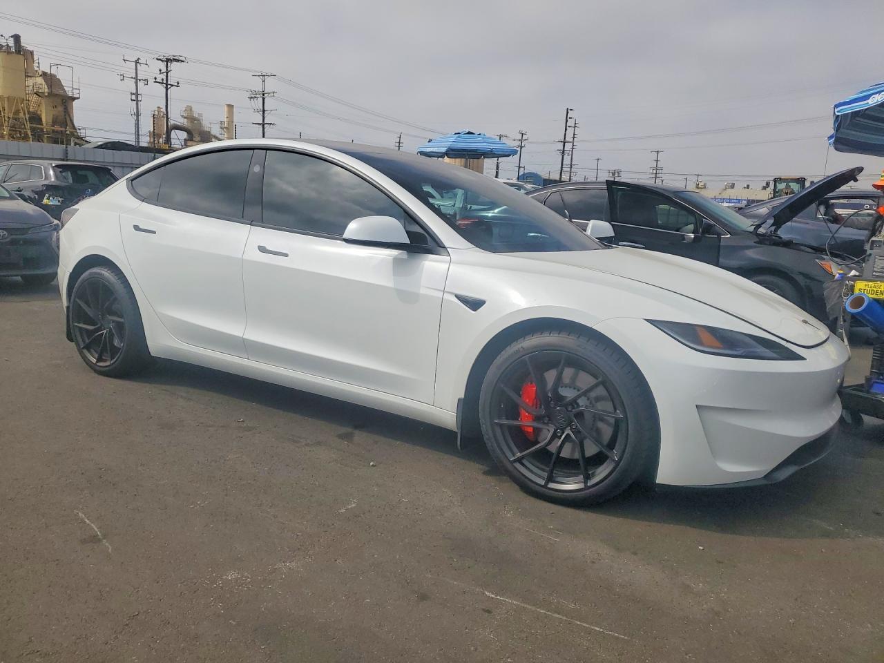 2026 Tesla Model 3 - Фото 4