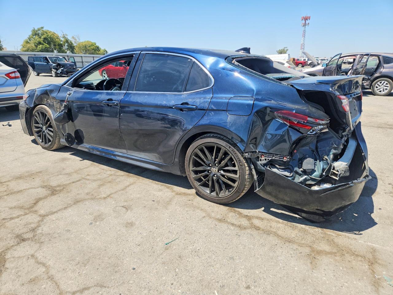2021 Toyota Camry Xse - Фото 2