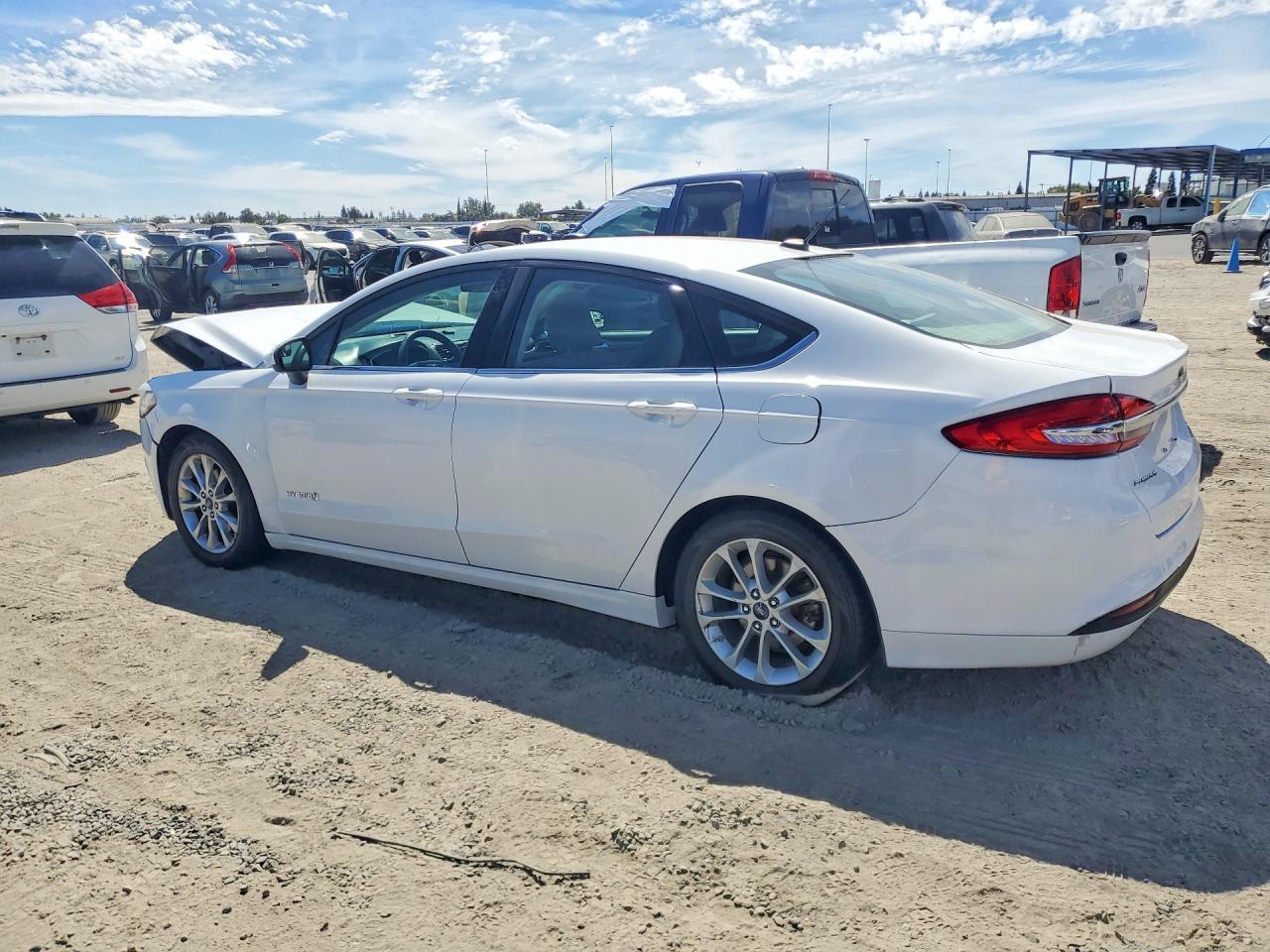 2017 Ford Fusion Se Hybrid - Image 2