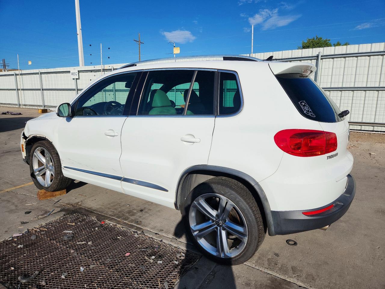 2014 Volkswagen Tiguan S - Фото 2
