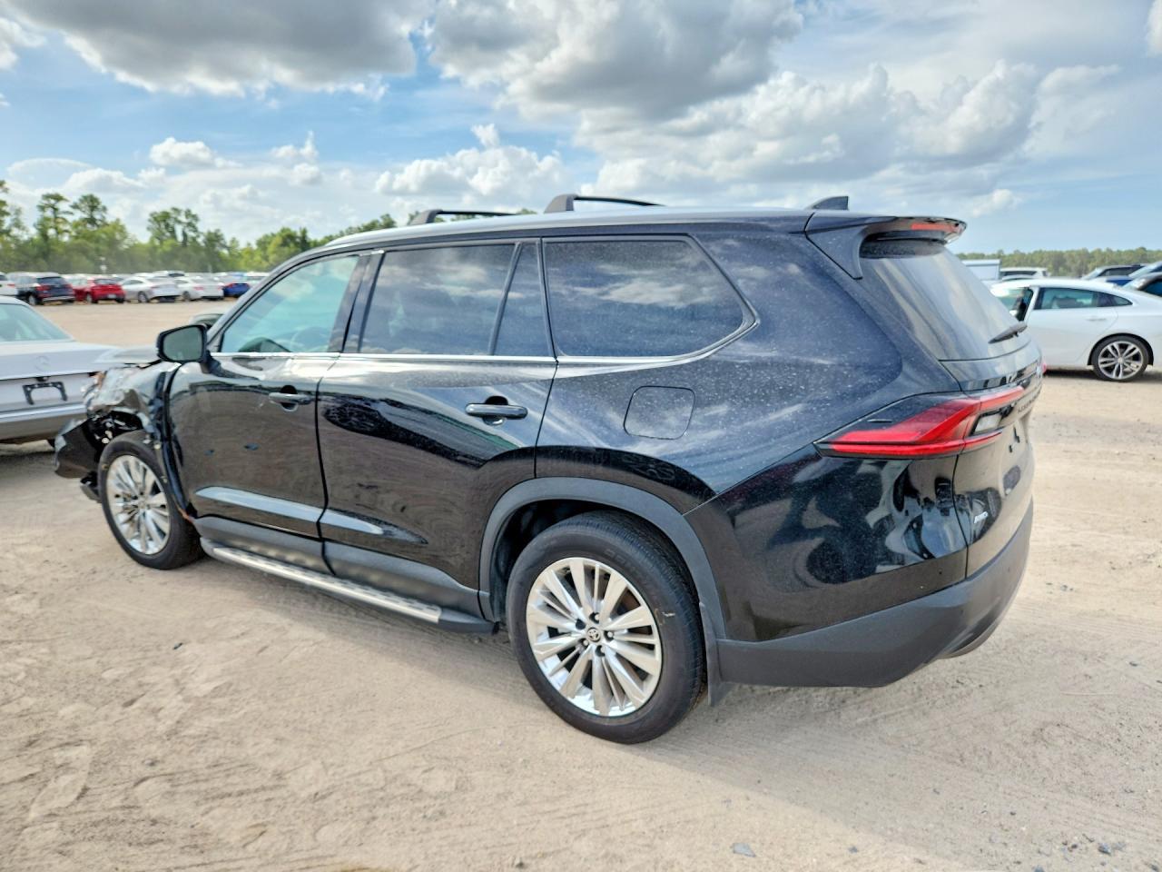 2025 Toyota Grand Highlander Platinum - Image 2
