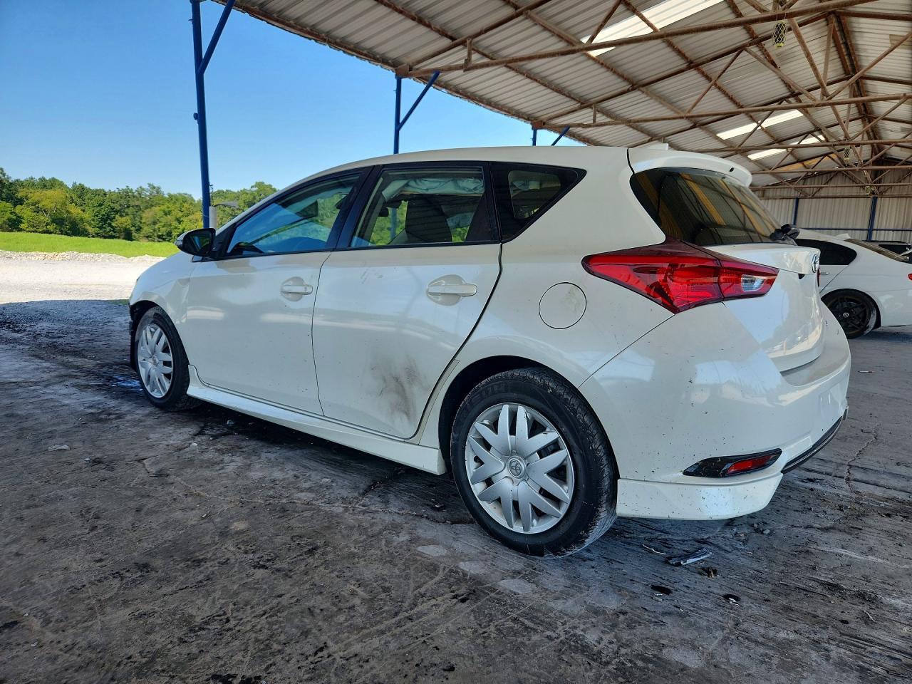 2017 Toyota Corolla Im Base - Фото 2