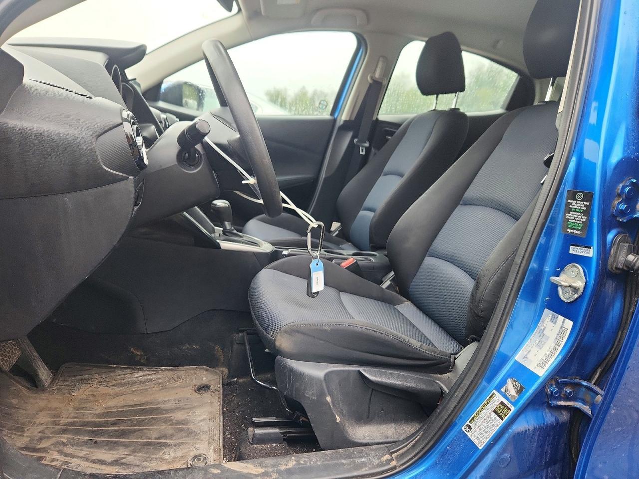 2016 Toyota Yaris 4D - Фото 7