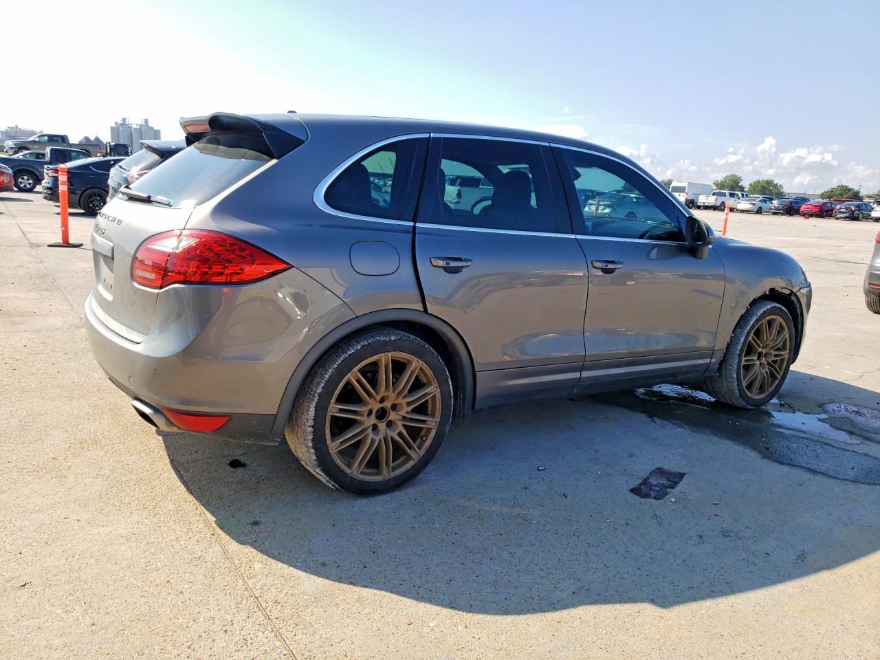 2012 Porsche Cayenne S - Image 3