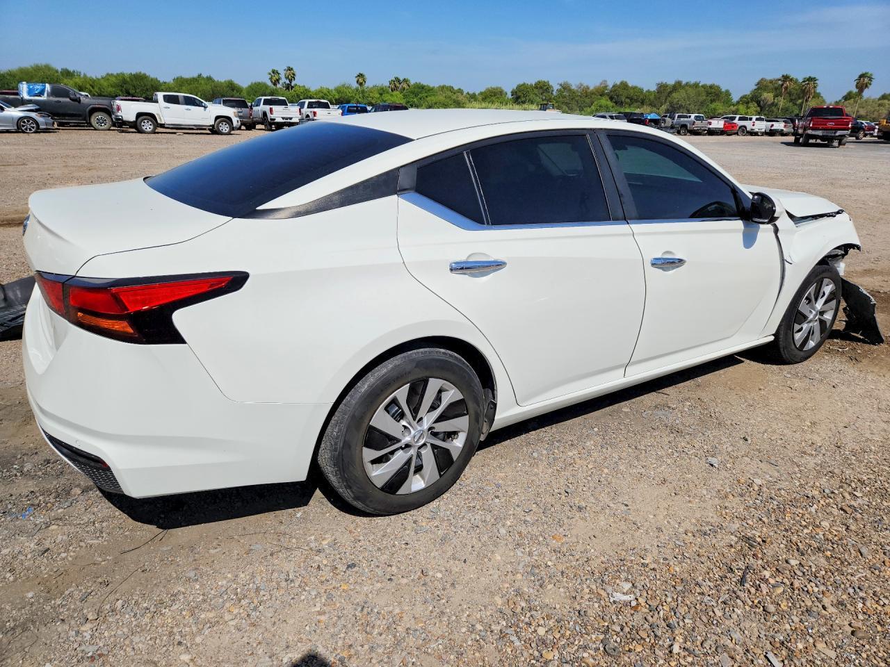2021 Nissan Altima S - Image 3
