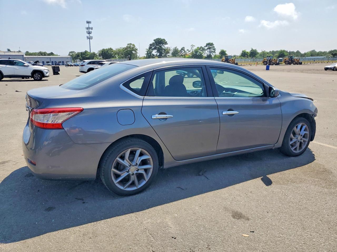 2015 Nissan Sentra S - Фото 3