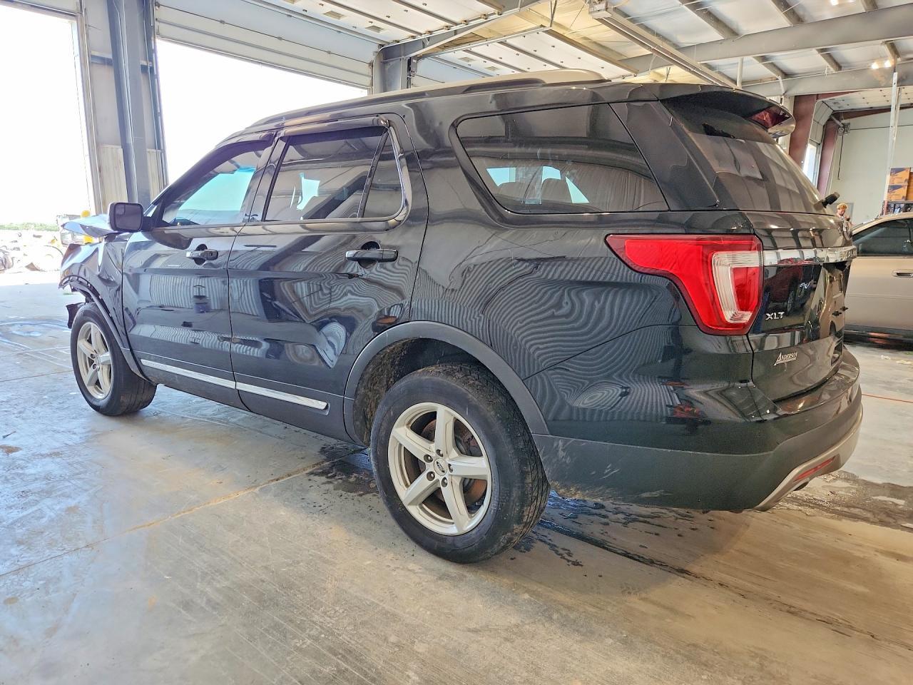 2016 Ford Explorer Xlt - Фото 2