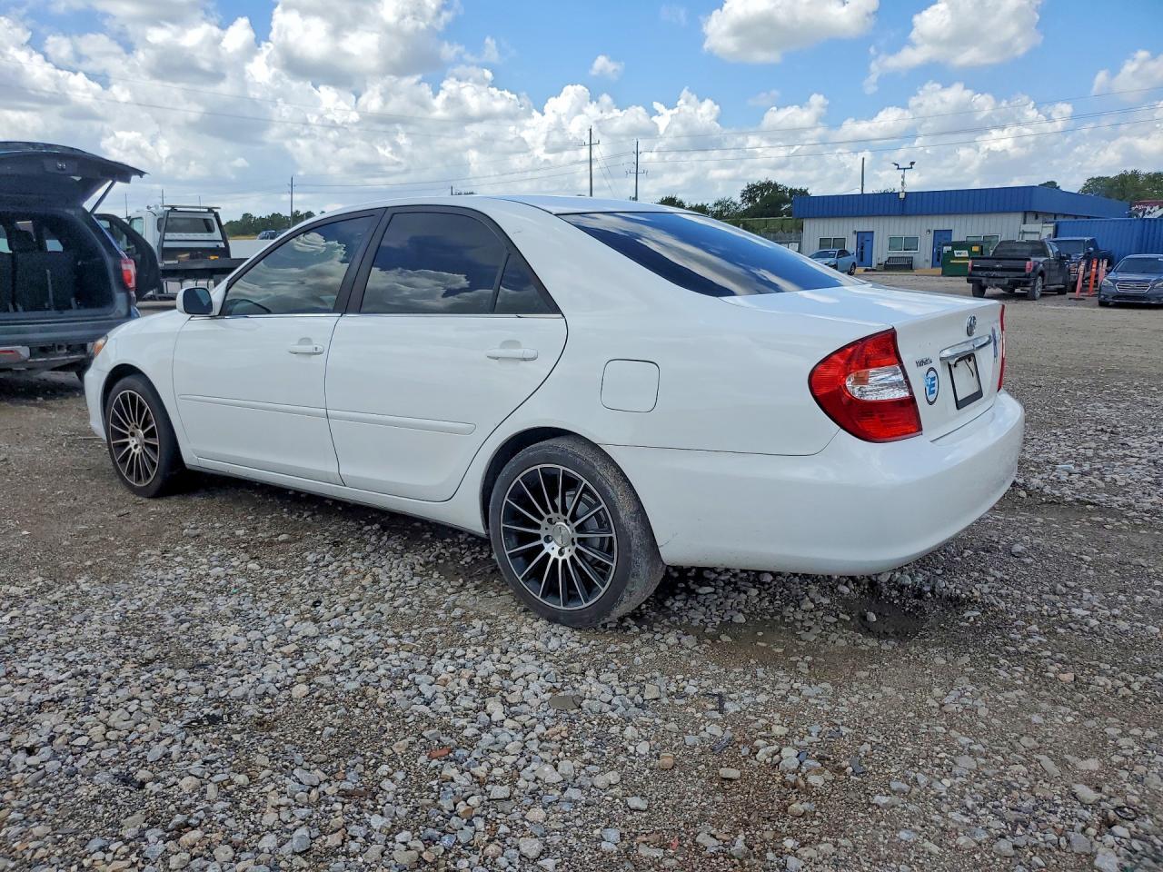 2003 Toyota Camry Le - Image 2