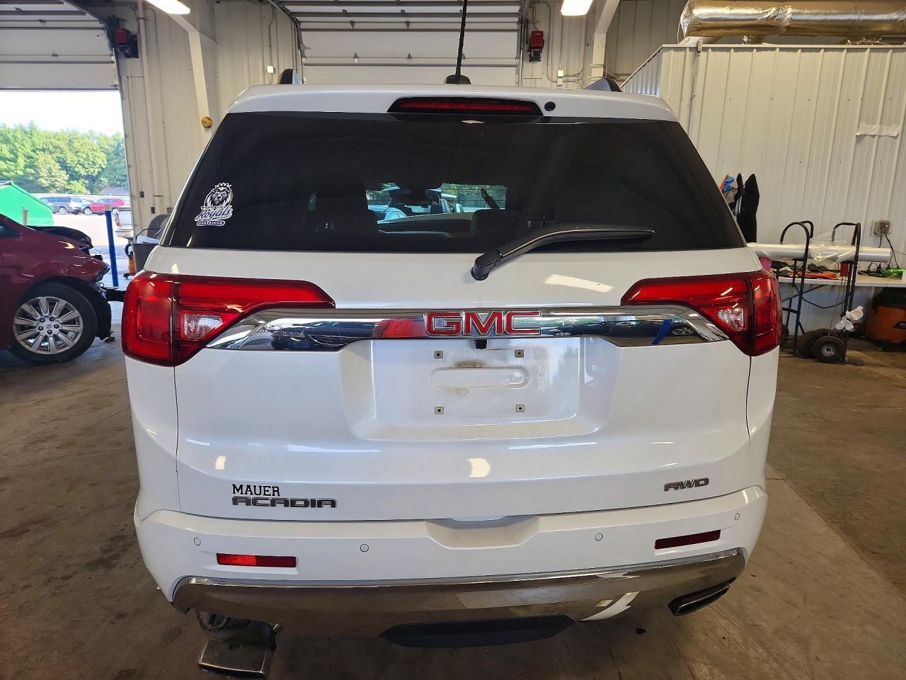 2019 GMC Acadia Denali - Фото 6