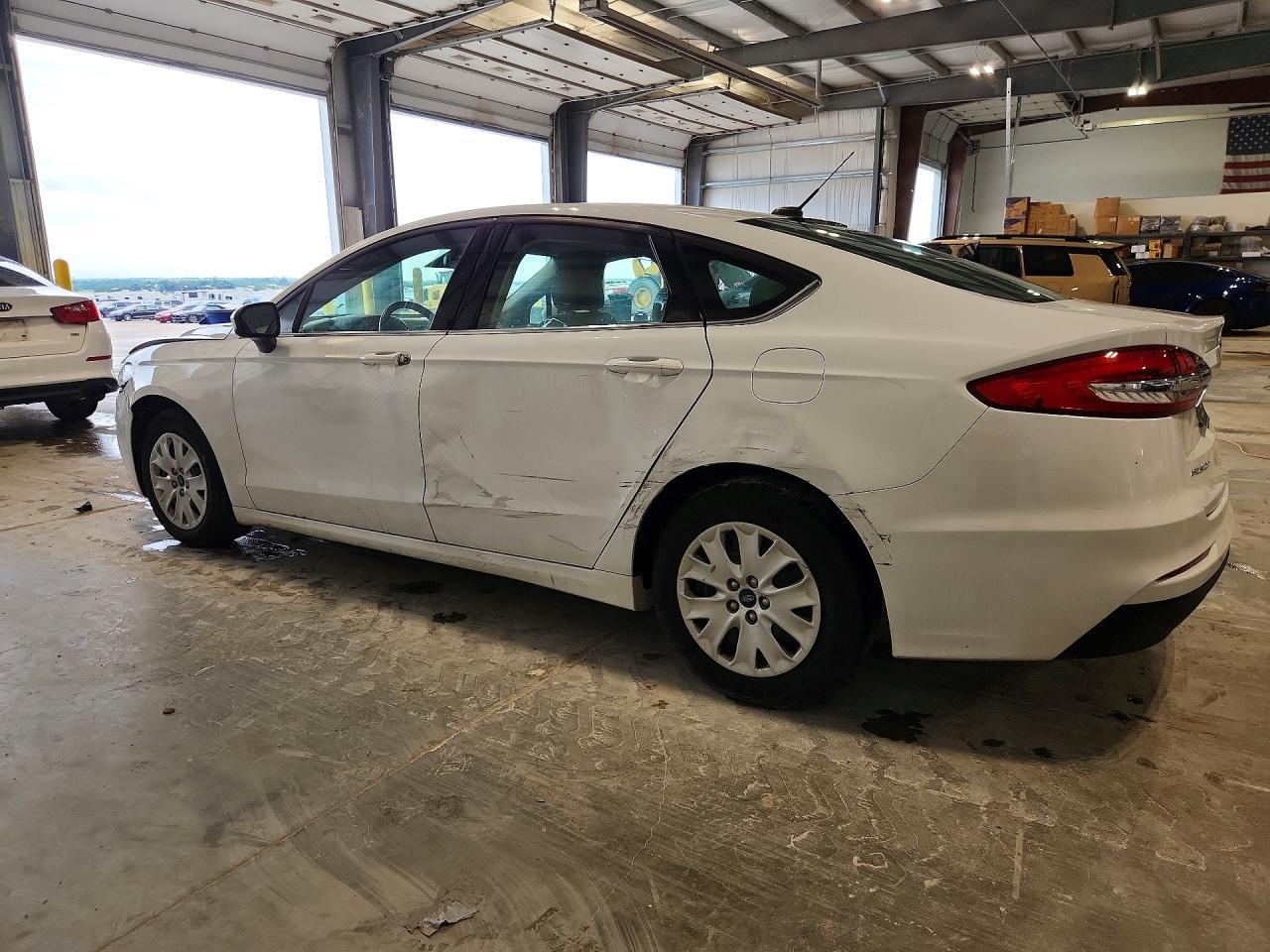 2019 Ford Fusion S - Фото 2