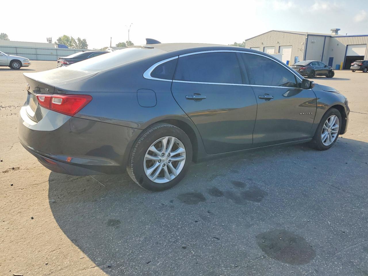 2017 Chevrolet Malibu Lt - Image 3