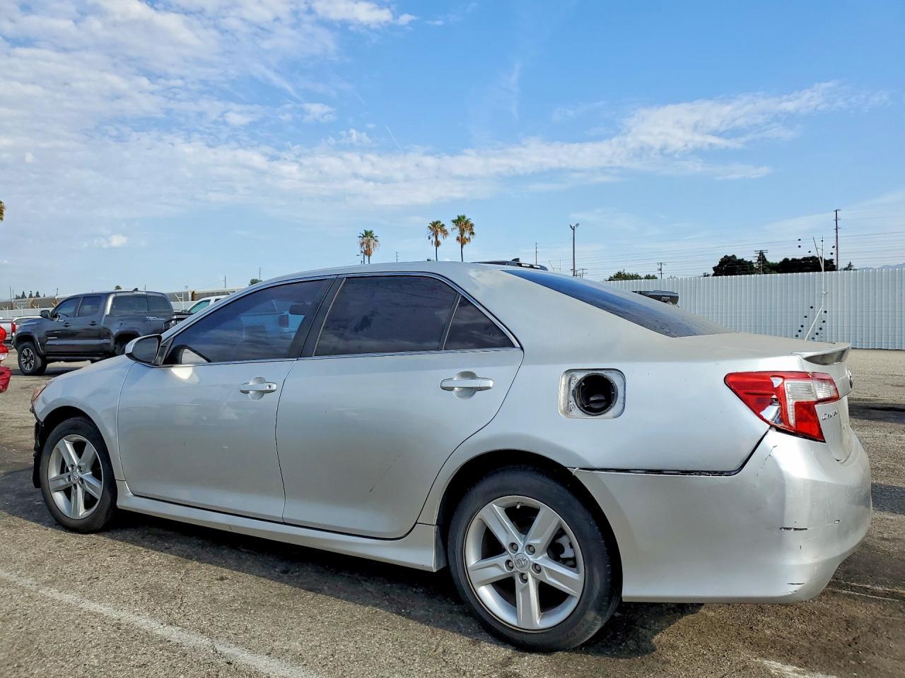 2014 Toyo Camry Se - Фото 2