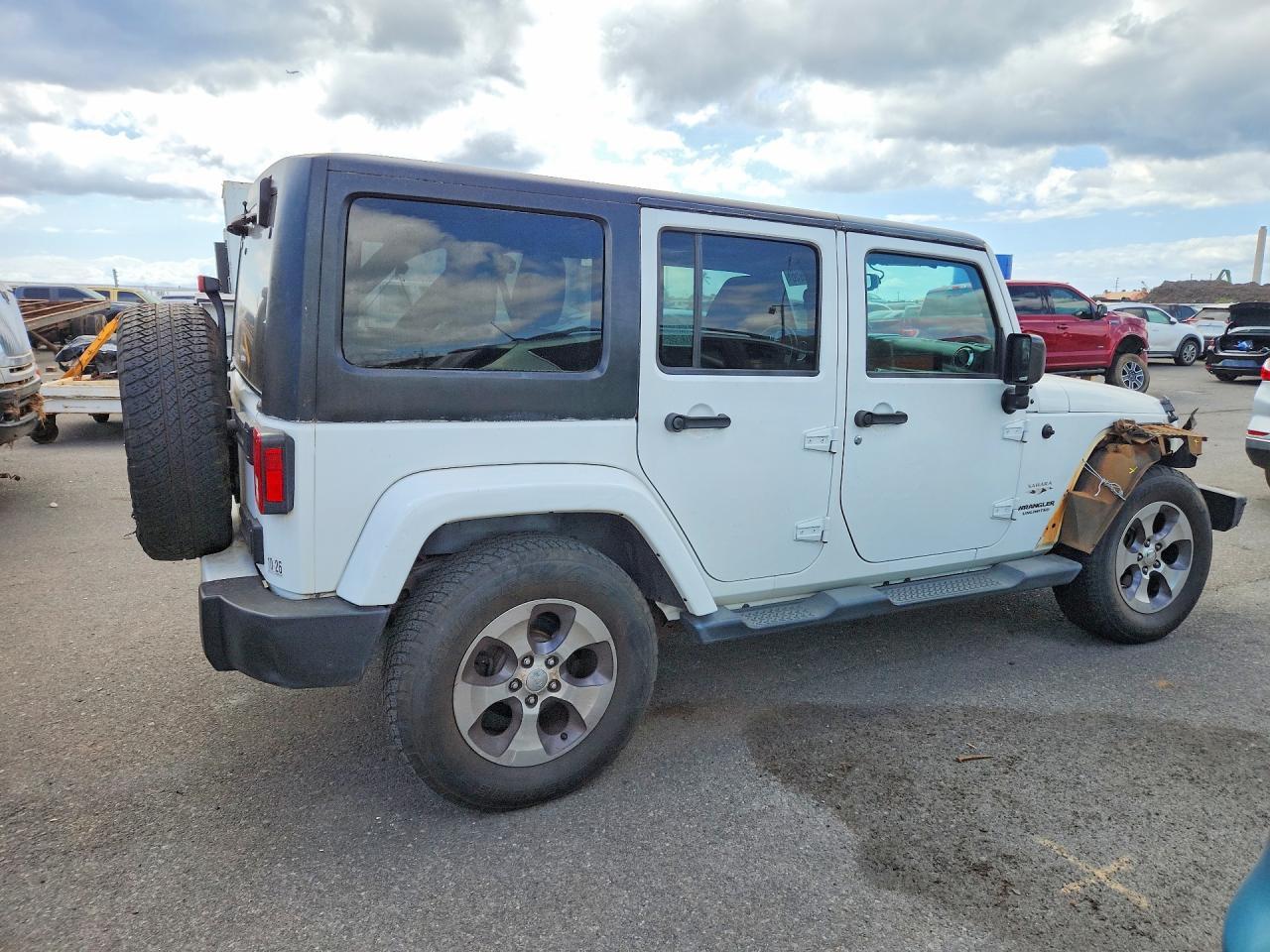 2016 Jeep Wrangler Unlimited Sahara - Image 3