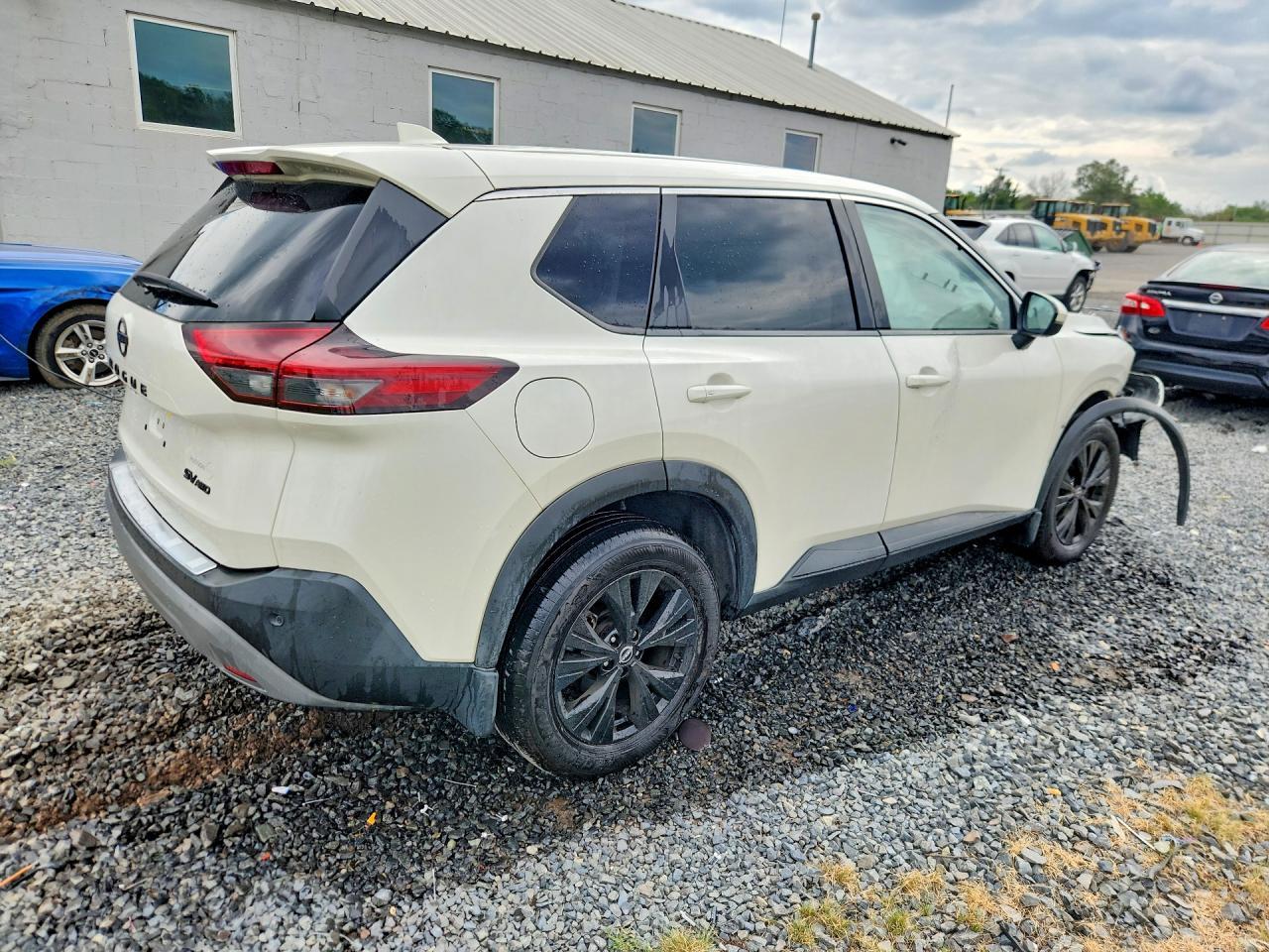2023 Nissan Rogue Sv - Фото 3