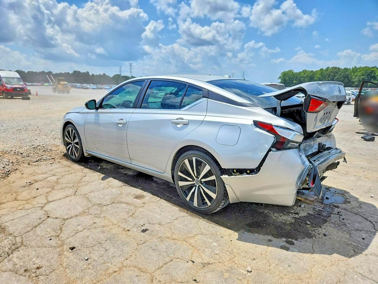 2021 Nissan Altima Sr - Фото 2