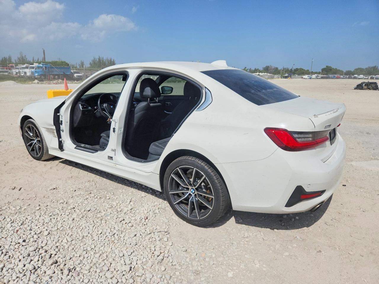 2020 BMW 330Xi - Image 2