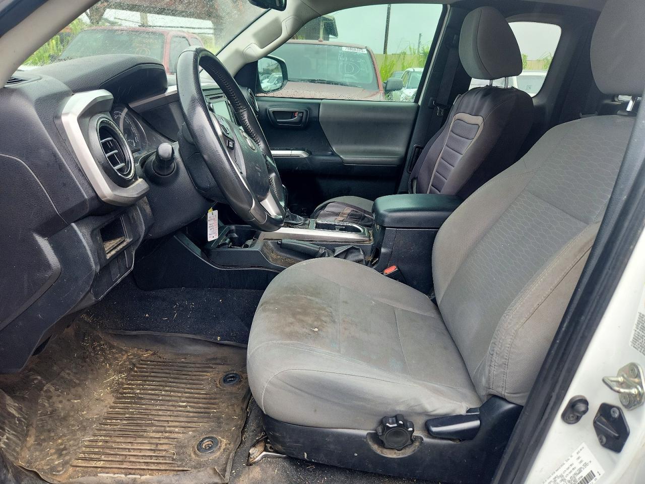 2017 Toyota Tacoma Sr V6 - Image 7