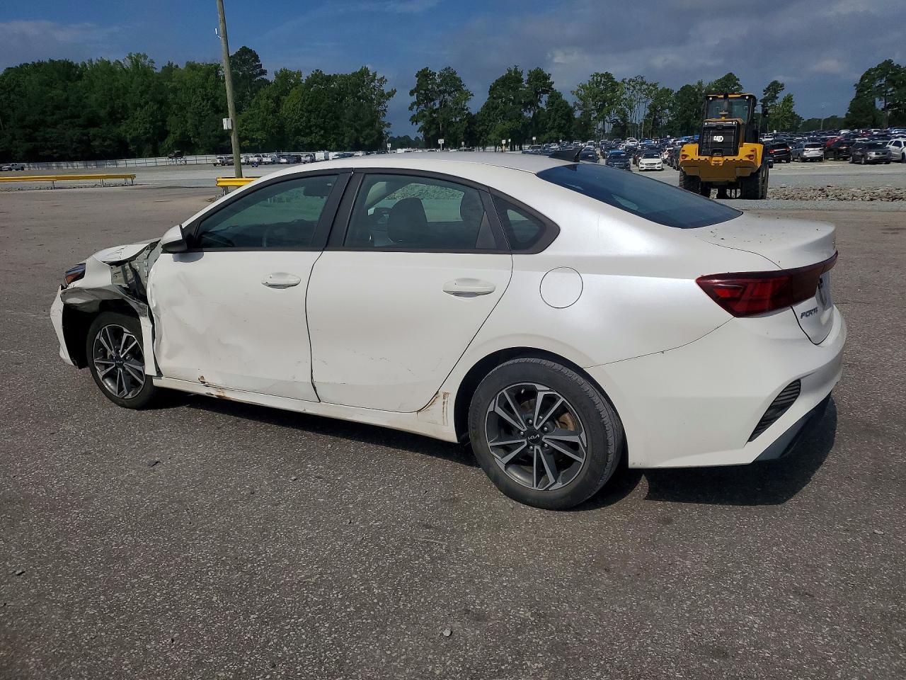 2023 Kia Forte Lxs - Image 2