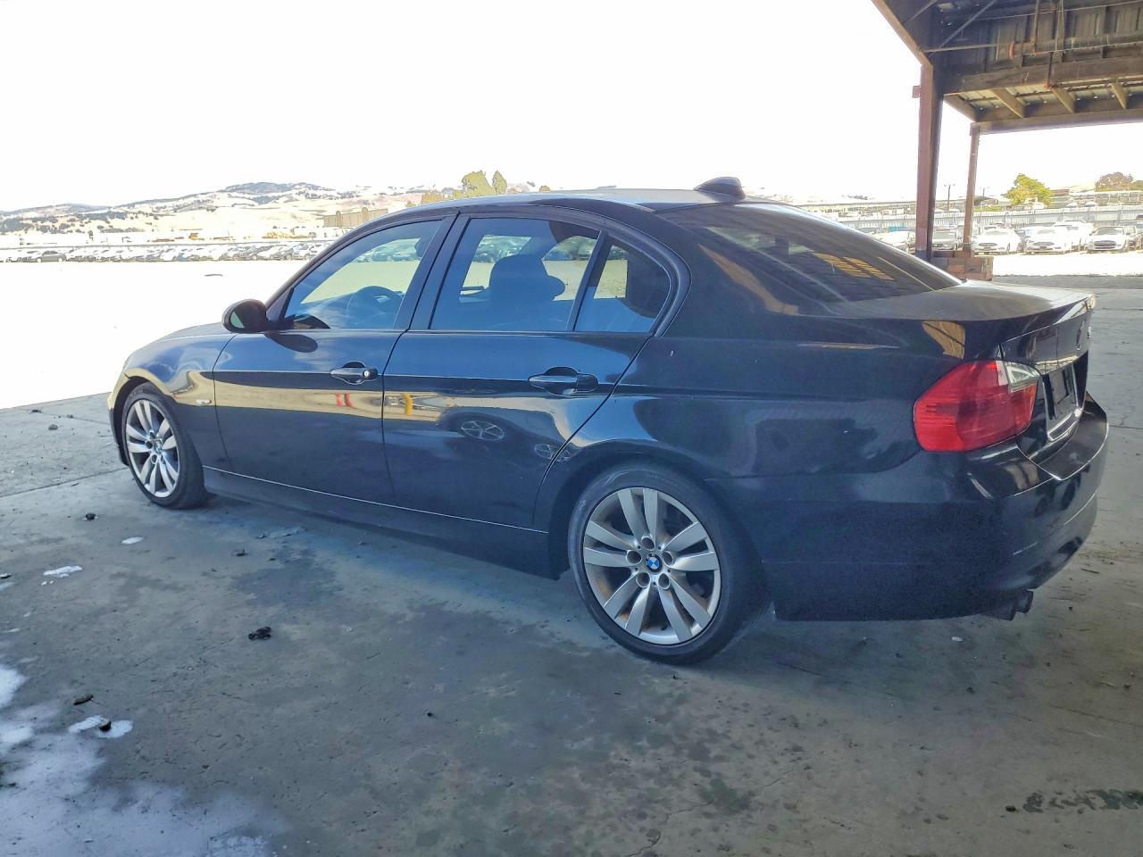 2006 BMW 325 I - Image 2